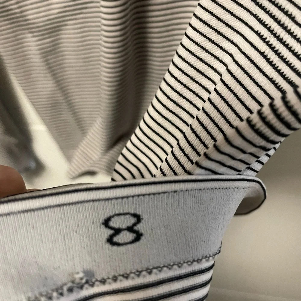 Lululemon Athletica Gray and White Long Sleeve Tee - Picture 3 of 3